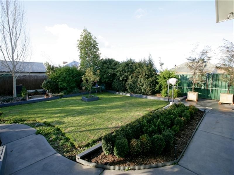 1 Charleville Road, Turvey Park NSW 2650