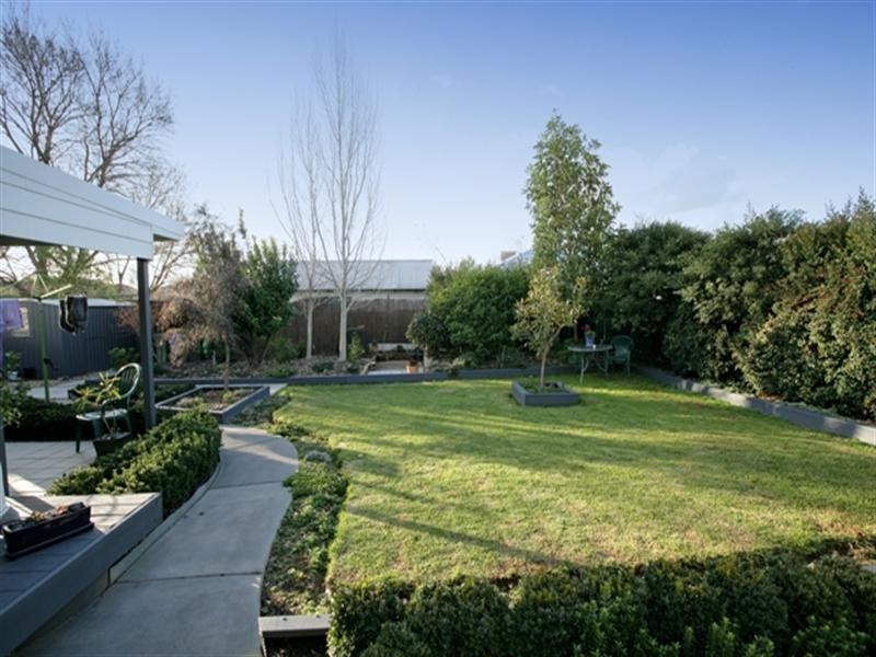 1 Charleville Road, Turvey Park NSW 2650