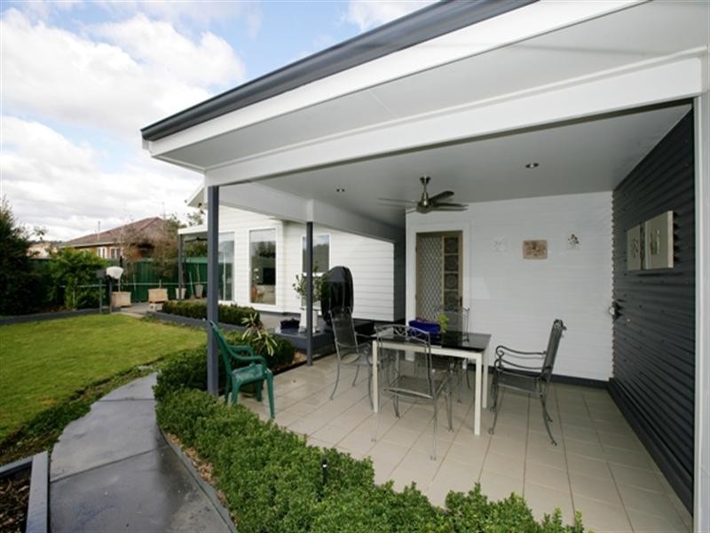 1 Charleville Road, Turvey Park NSW 2650