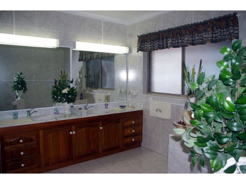 19 Shearsby Crescent, Yass NSW 2582