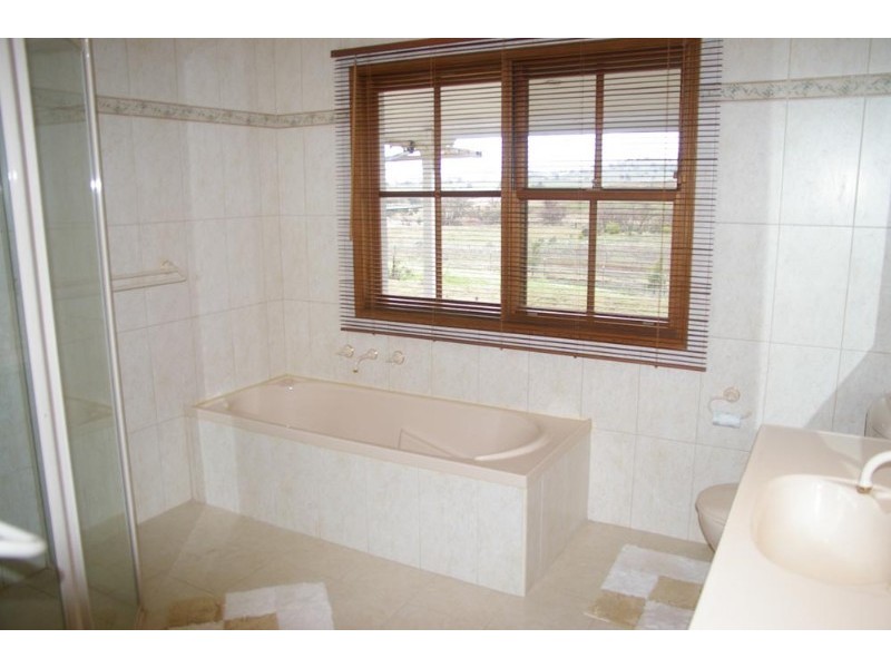 7 Glover Drive, Yass NSW 2582