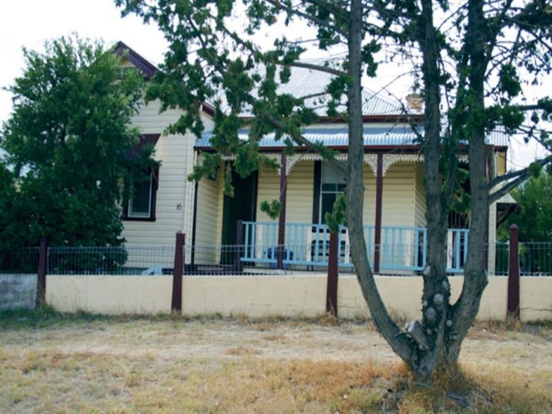 16 Demestre Street, Yass NSW 2582