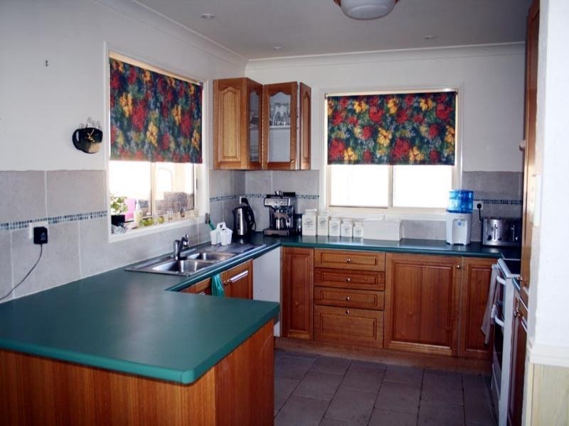 11 Eucalypt Drive, Yass NSW 2582