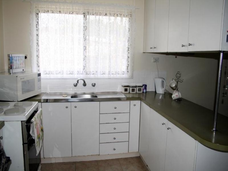 4 Lead Street, Yass NSW 2582