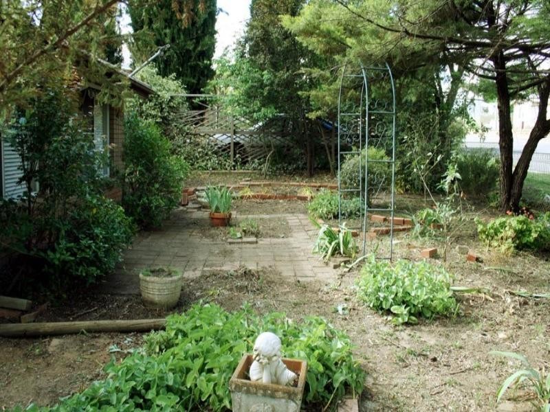 8 Dutton Street, Yass NSW 2582