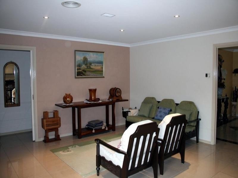 8 Nicholls Drive, Yass NSW 2582