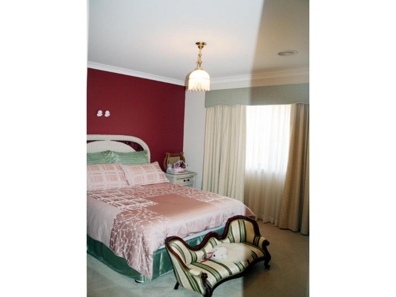 8 Nicholls Drive, Yass NSW 2582