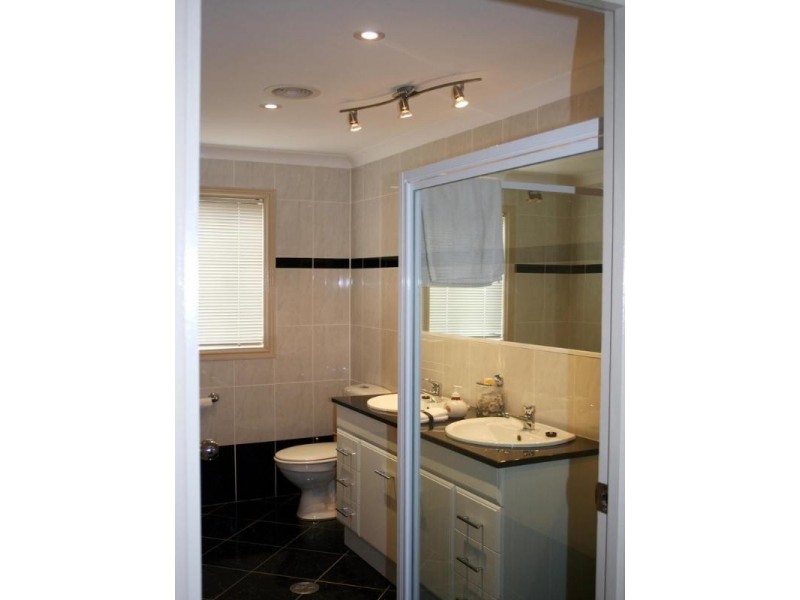 8 Nicholls Drive, Yass NSW 2582