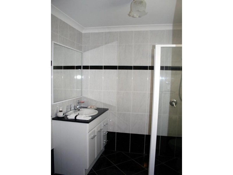 8 Nicholls Drive, Yass NSW 2582