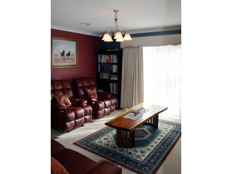 8 Nicholls Drive, Yass NSW 2582