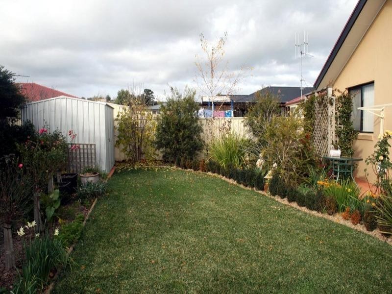 8 Nicholls Drive, Yass NSW 2582