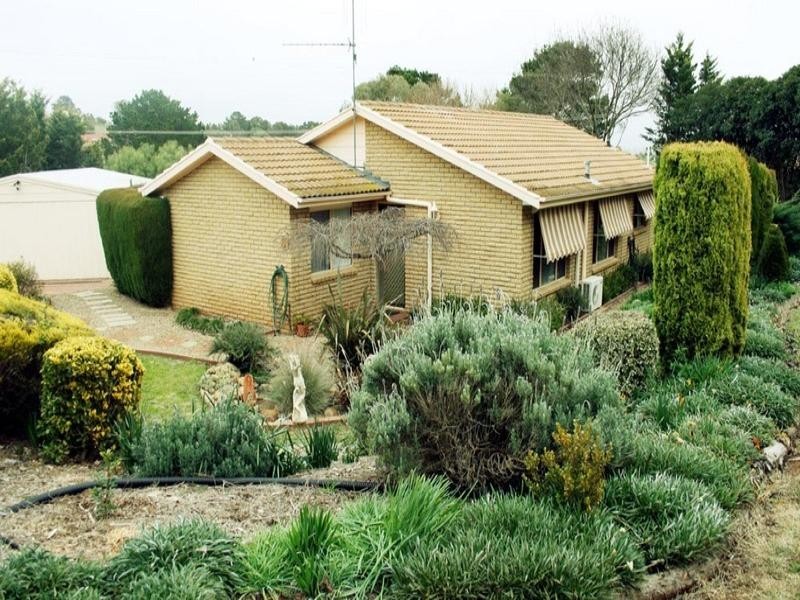 8 Irvine Drive, Yass NSW 2582