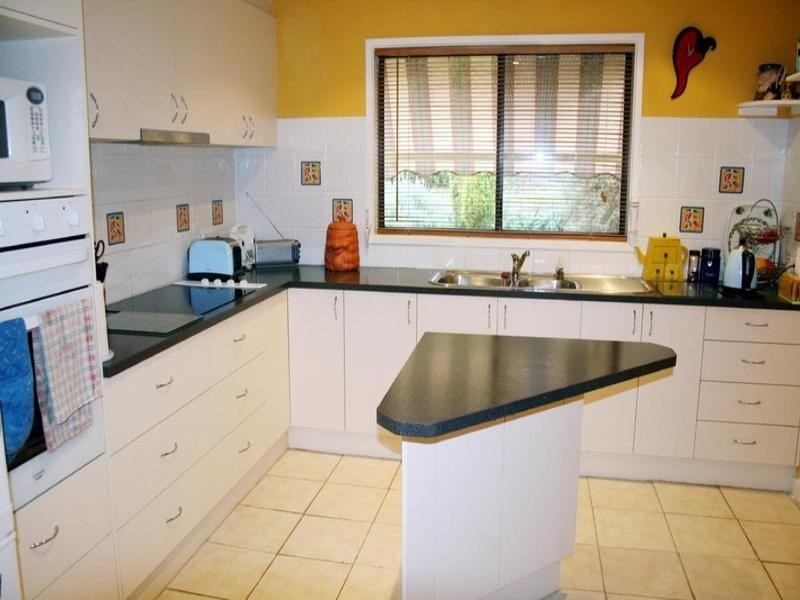 8 Irvine Drive, Yass NSW 2582