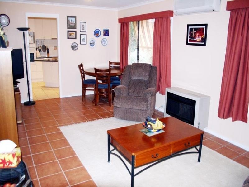 8 Irvine Drive, Yass NSW 2582