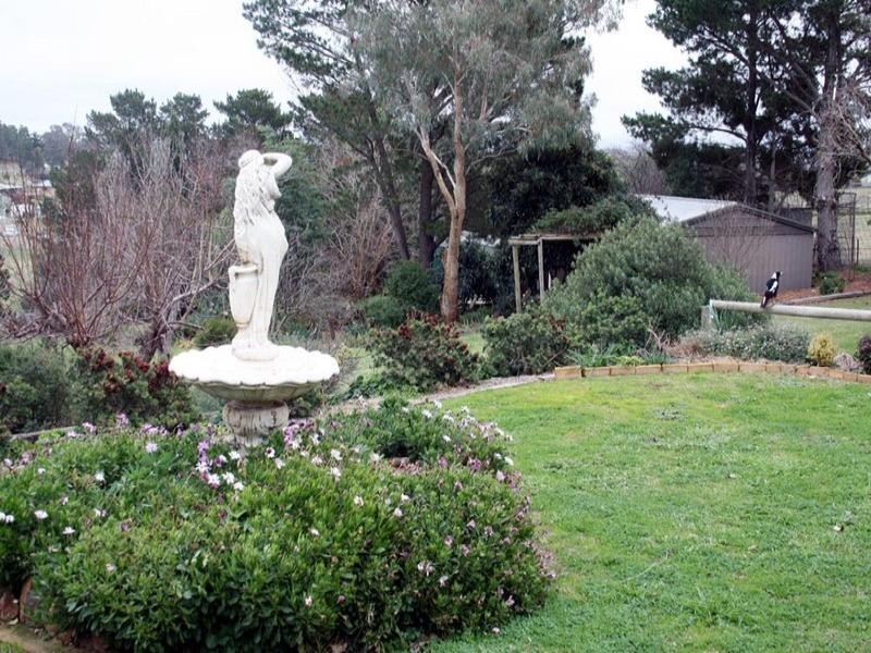 8 Irvine Drive, Yass NSW 2582