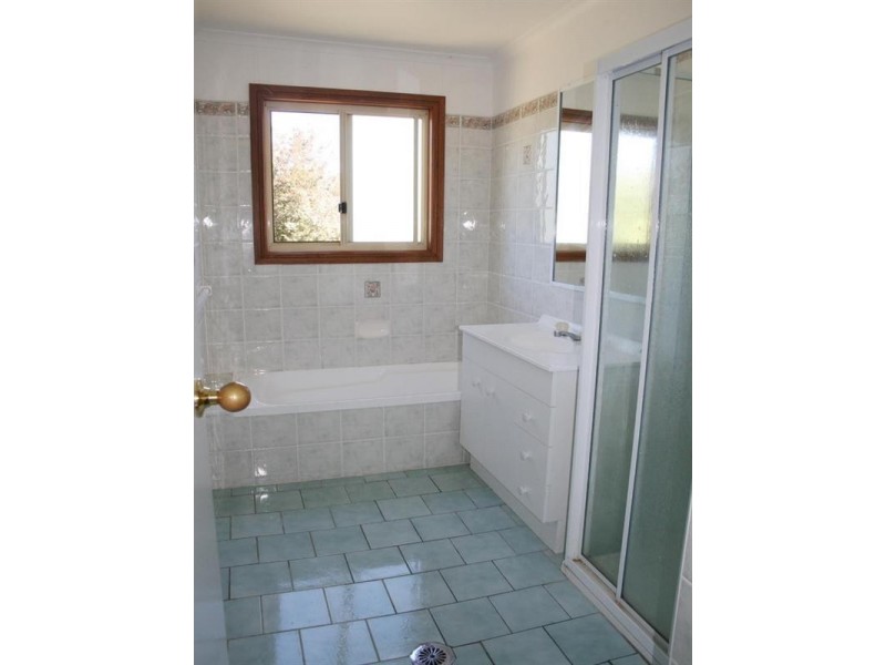 13 Monteagle Street, Binalong NSW 2584