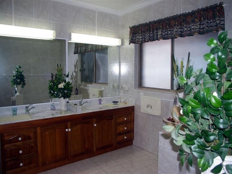 19 Shearsby Crescent, Yass NSW 2582