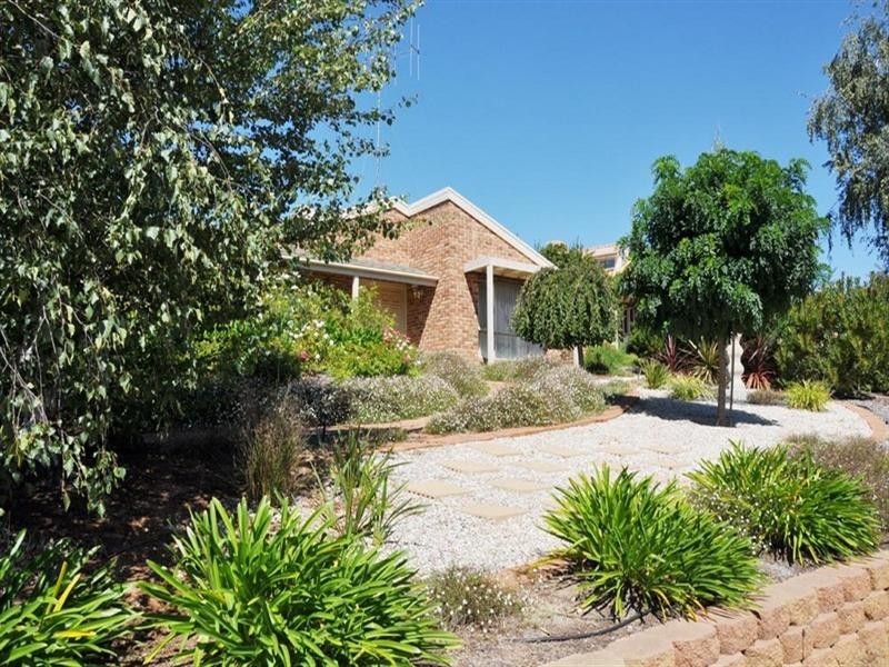 6 Merriman Drive, Yass NSW 2582