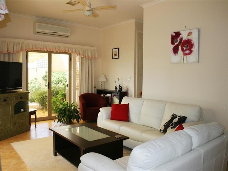 6 Merriman Drive, Yass NSW 2582
