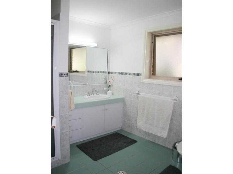 6 Merriman Drive, Yass NSW 2582