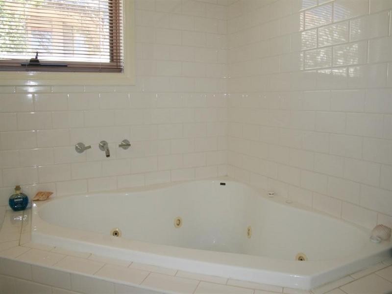 6 Merriman Drive, Yass NSW 2582