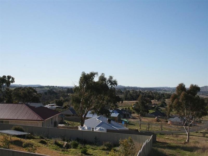 4 Clifton Place, Yass NSW 2582