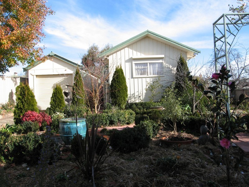 27 Mcintosh Street, Queanbeyan NSW 2620