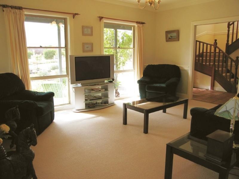 32 Elmslea Drive, Bungendore NSW 2621