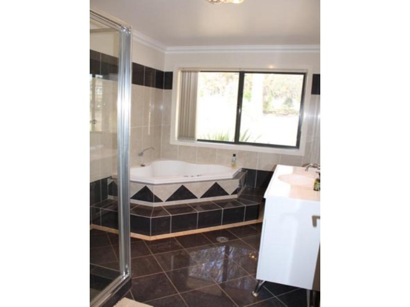 18 Collingwood Close, Bungendore NSW 2621