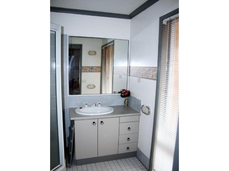 17 Throsby Close, Queanbeyan NSW 2620