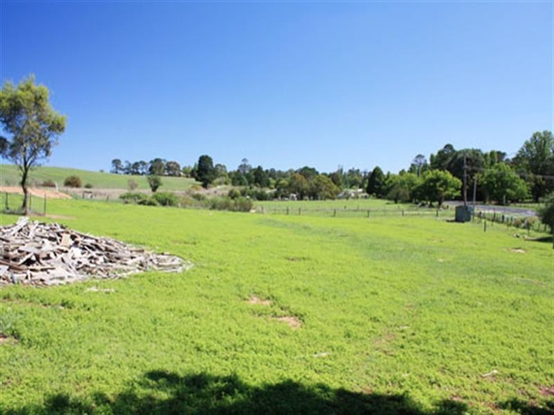 2705 Braidwood Road, Lake Bathurst NSW 2580