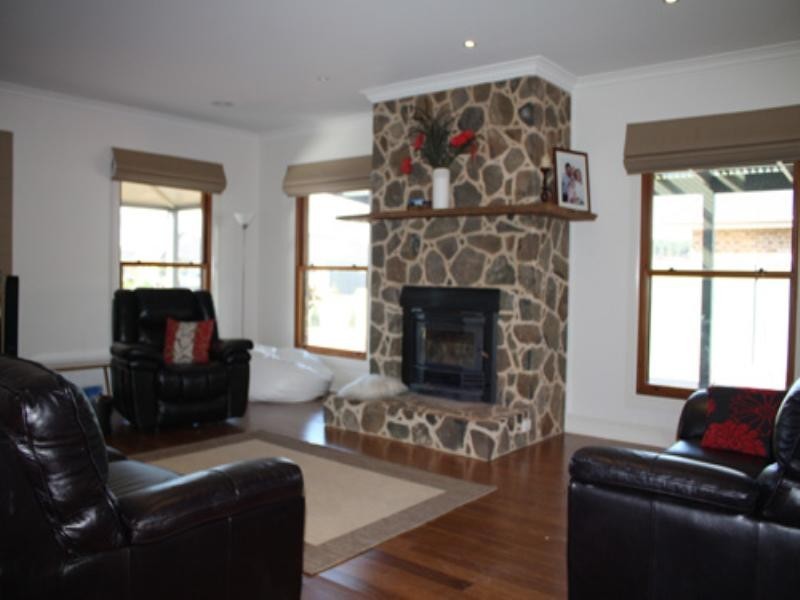 54 Day Circuit, Bungendore NSW 2621