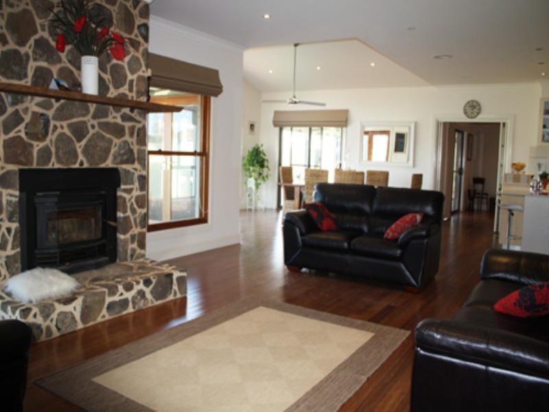 54 Day Circuit, Bungendore NSW 2621