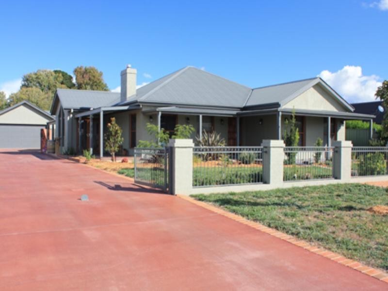 54 Day Circuit, Bungendore NSW 2621