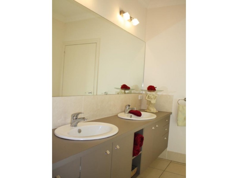 54 Day Circuit, Bungendore NSW 2621