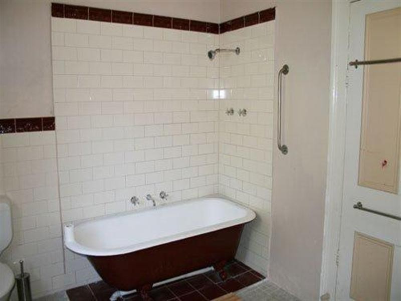 11 Macquoid Street, Queanbeyan NSW 2620