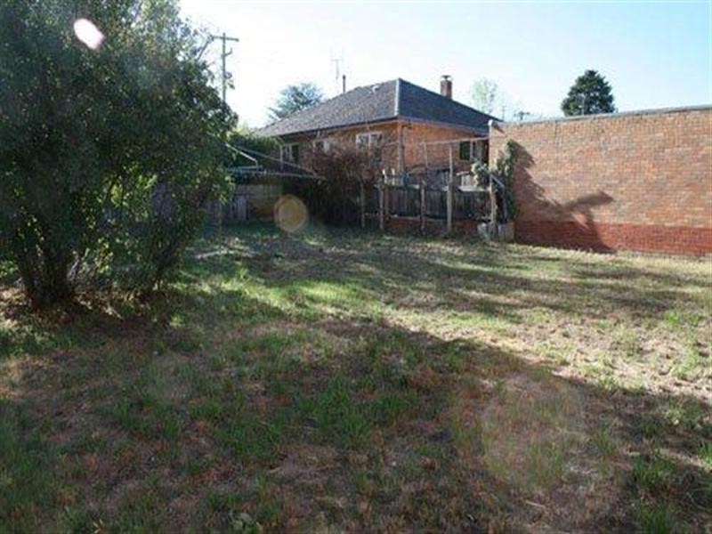 11 Macquoid Street, Queanbeyan NSW 2620