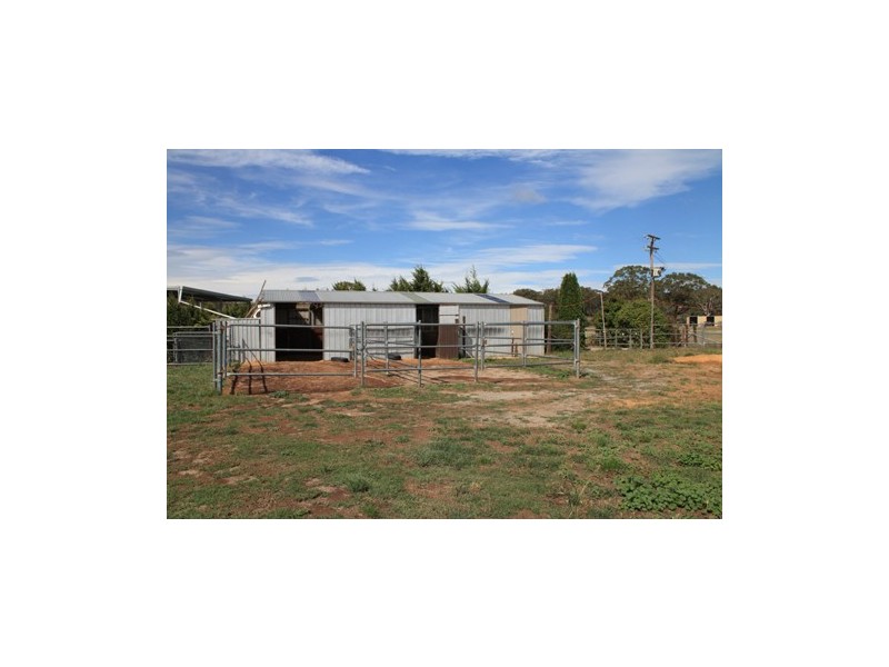 12 Majors Close, Wamboin NSW 2620
