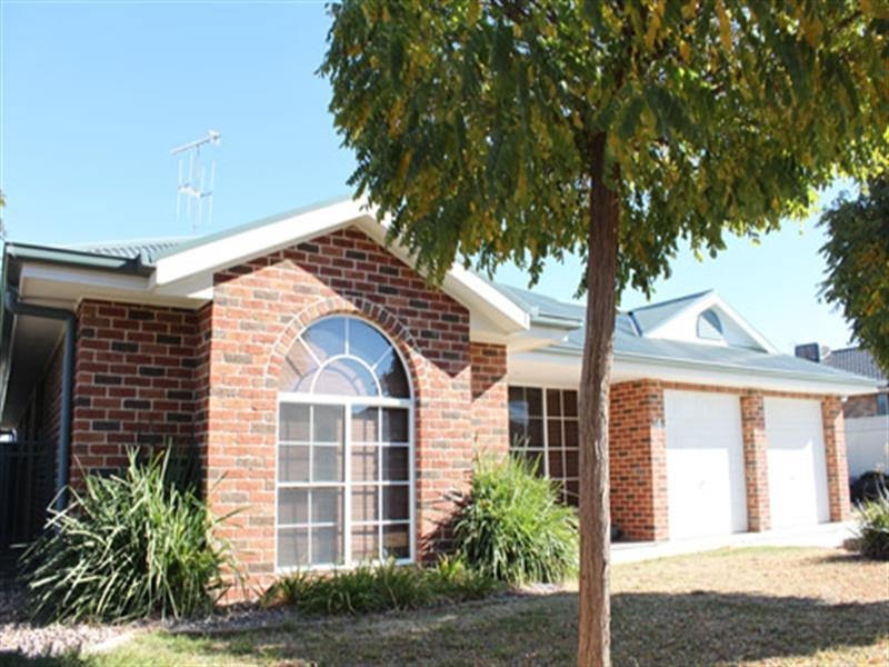 16 McCusker Drive, Bungendore NSW 2621