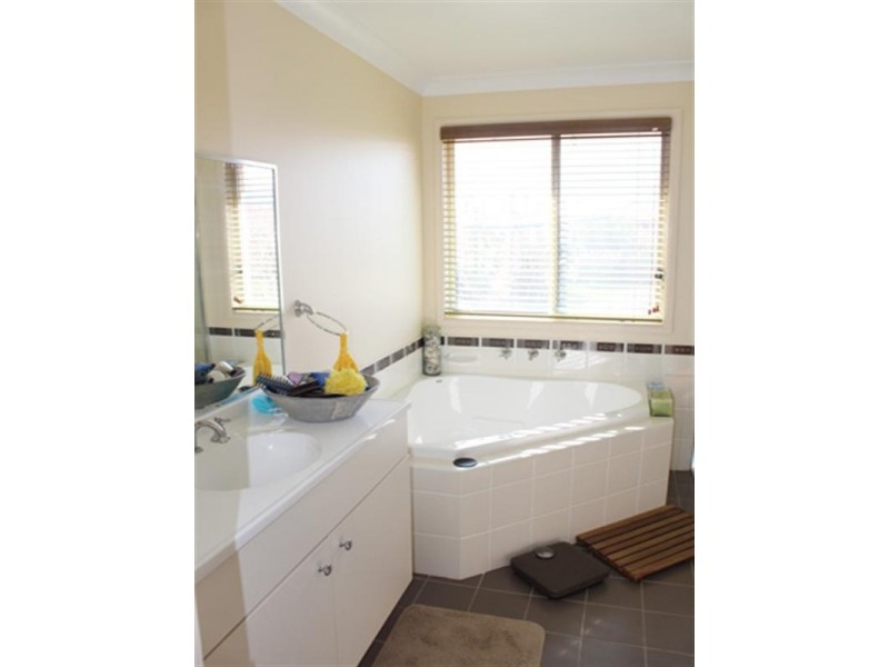 27 Ashby Drive, Bungendore NSW 2621