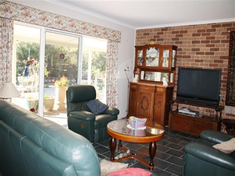 133 Weeroona Drive, Wamboin NSW 2620