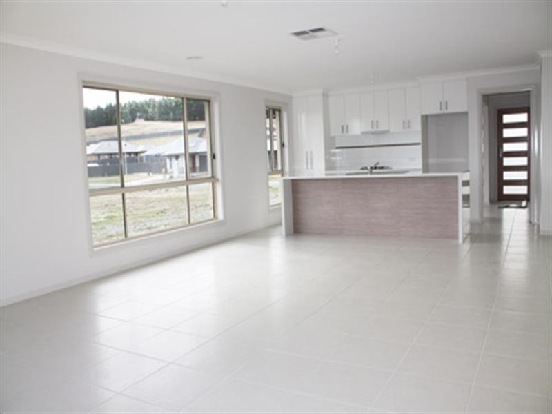 8 Deniston Circuit, Bungendore NSW 2621