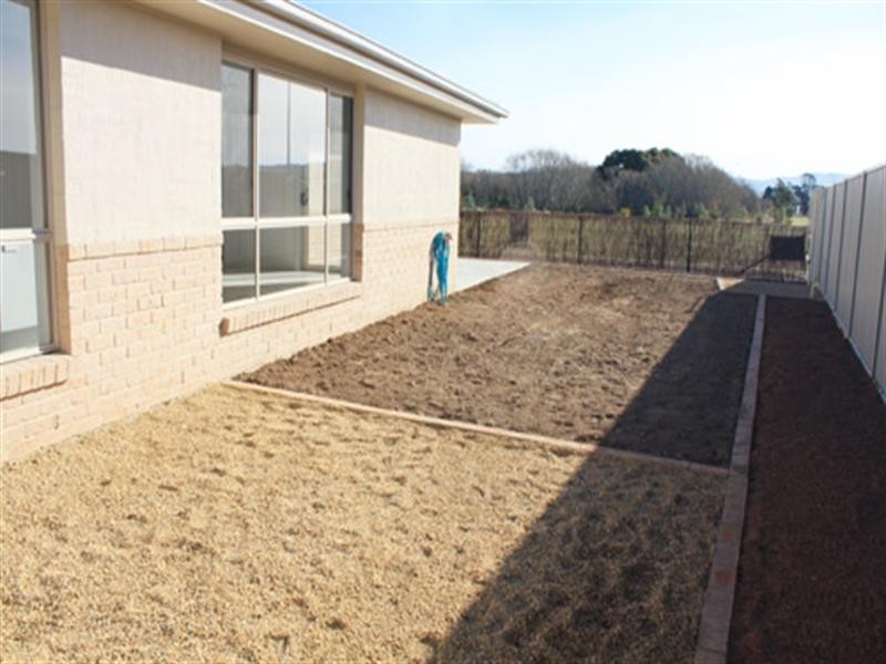 8 Deniston Circuit, Bungendore NSW 2621