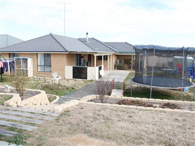 13 McCusker Drive, Bungendore NSW 2621