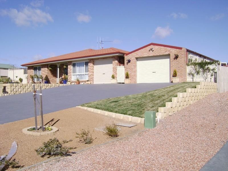 24 Hyland Drive, Bungendore NSW 2621