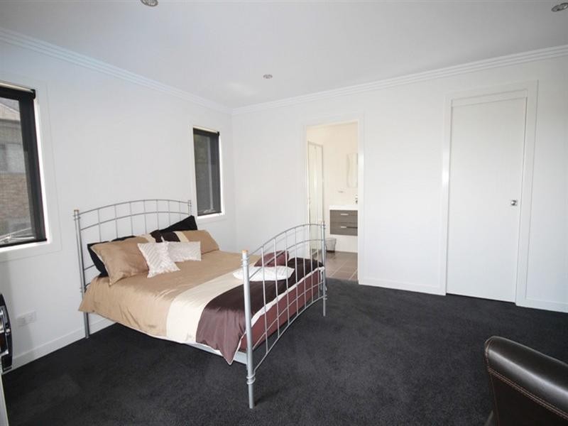 32 Waterfall Drive, Jerrabomberra NSW 2619