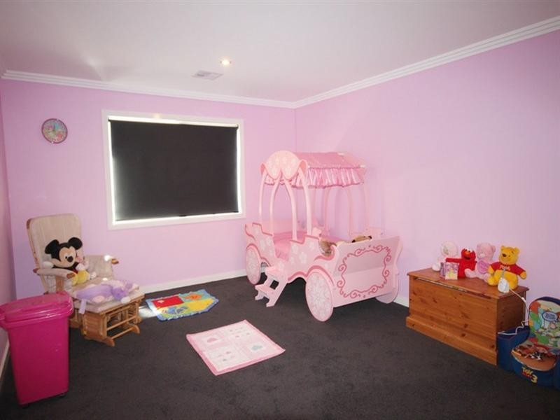 32 Waterfall Drive, Jerrabomberra NSW 2619