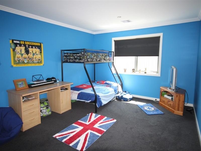 32 Waterfall Drive, Jerrabomberra NSW 2619