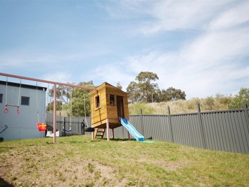 32 Waterfall Drive, Jerrabomberra NSW 2619