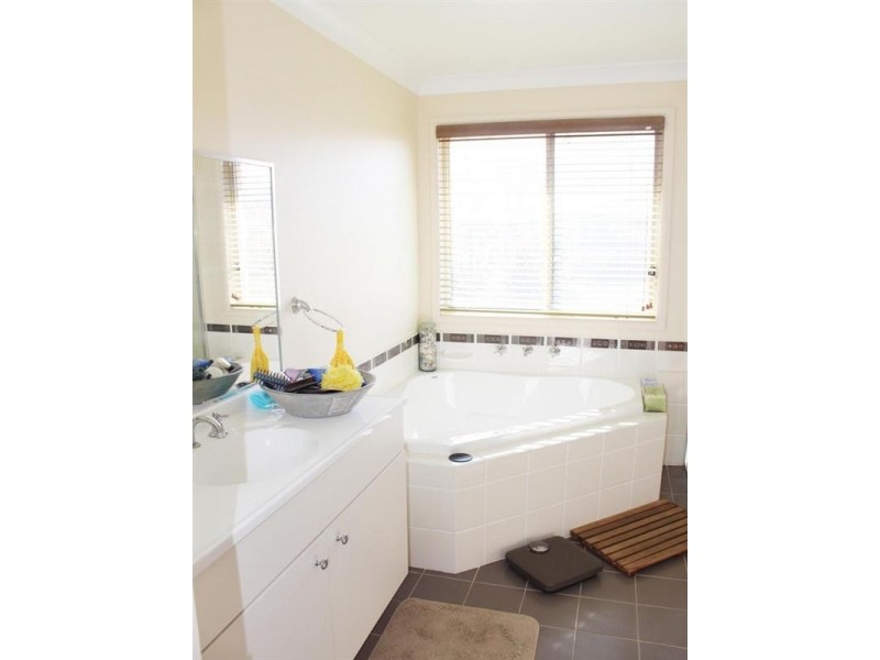 27 Ashby Drive, Bungendore NSW 2621